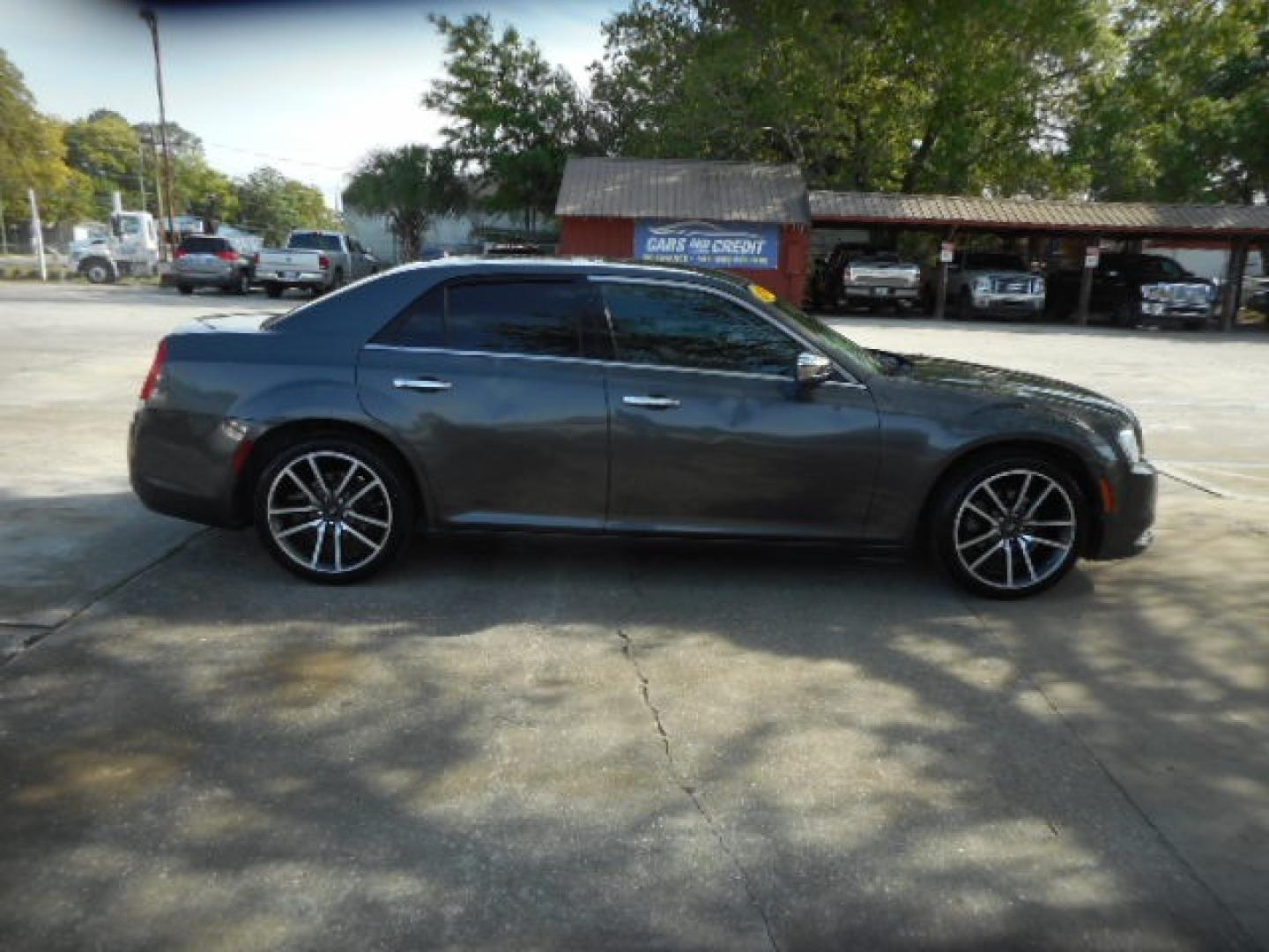 2016 GRAY CHRYSLER 300C BASE (2C3CCAEG8GH) , located at 10405 Abercorn Street, Savannah, GA, 31419, (912) 921-8965, 31.988262, -81.131760 - Photo#4